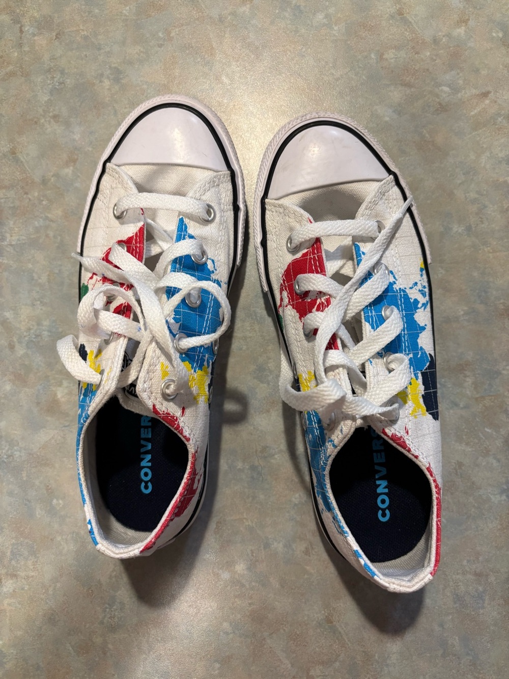 Converse Chuck Taylor All Star World Traveler low-top sneakers, kid size 3.